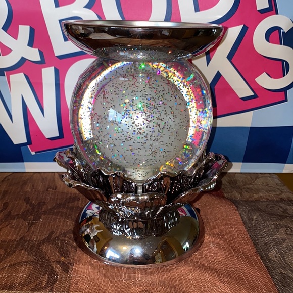 Bath and Body Works water globe eye pedestal. - Picture 4 of 4